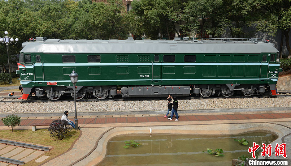 高校校園內(nèi)通火車成全國首個(gè)校內(nèi)通火車的大學(xué) 網(wǎng)友：校園是得有多大