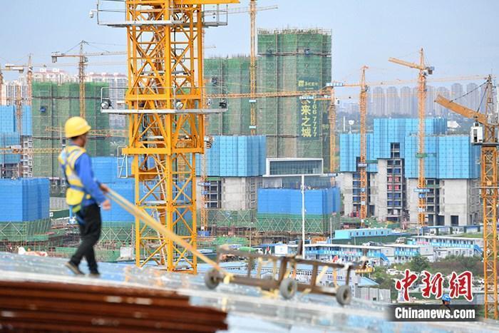 資料圖：一在建樓盤工地工人正在忙碌。 <a target='_blank' href='/'>中新社</a>記者 張浪 攝