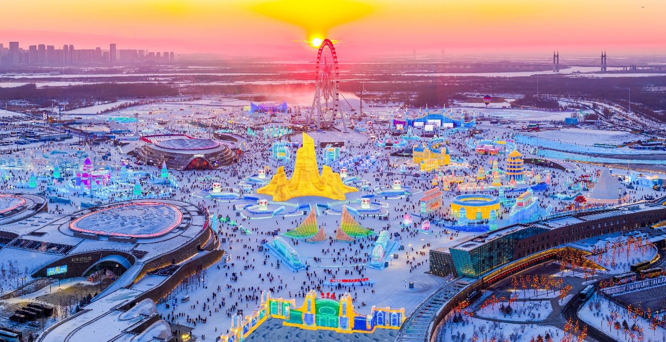 哈爾濱冰雪大世界迎來“開門紅”。人民網(wǎng)記者 蘇靖剛攝