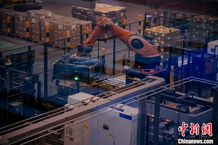 百威雪津啤酒莆田基地釀造幾乎都由自動化生產(chǎn)線完成，年產(chǎn)能達(dá)200萬噸?！±钅宪?攝