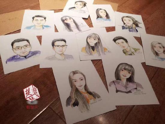 像不像？大學(xué)老師為全班畢業(yè)生畫肖像